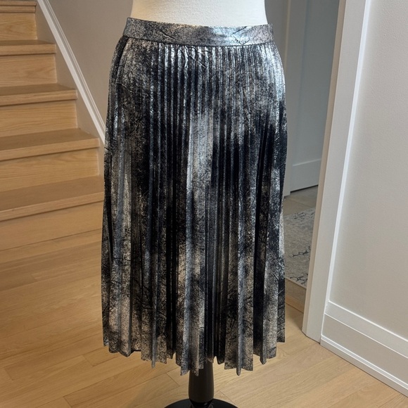 Cupio Dresses & Skirts - Cupio Metallic Pleated Midi Skirt – Silver & Black – Size M – NWT